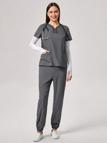 TaskEZ V 领短袖撞色 4 个口袋休闲女式 T 恤刷洗制服衬衫和女式裤子刷洗制服套装，健康检查手术刷洗制服套装女士纯色宠物美容工作刷洗制服套装营养师工作服短袖实验室工作服女士两件套刷洗套装套装，多口袋功能性工作服，上衣领口带拉链方便穿脱，下身松紧腰带方便穿脱 - 灰色 - 查看 3