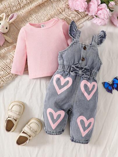 SHEIN 1 套女婴纯色圆领长袖罗纹 T 恤和心形印花工装裤休闲装，秋季