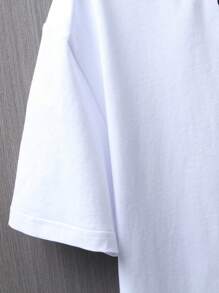 Manfinity LEGND Men's Dragon Printed Short Sleeve T-shirt - White - View 4