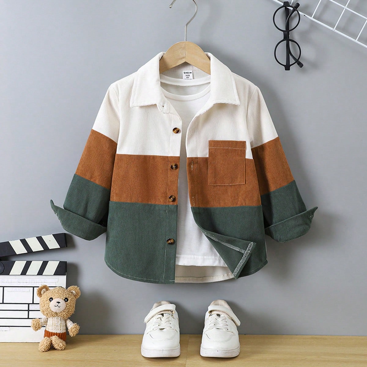 Chaqueta informal de botones con bolsillo y bloques de color para niño, otoño