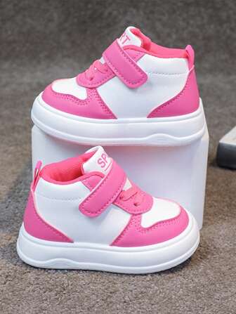 1 双婴儿幼儿舒适平底休闲鞋适合日常运动和跑步，四季皆宜