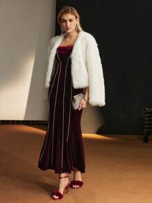 The Great Gatsby x MOTF 天鹅绒蓬松边饰水钻细节美人鱼下摆筒形晚礼服 - 酒紅色 - 查看 5