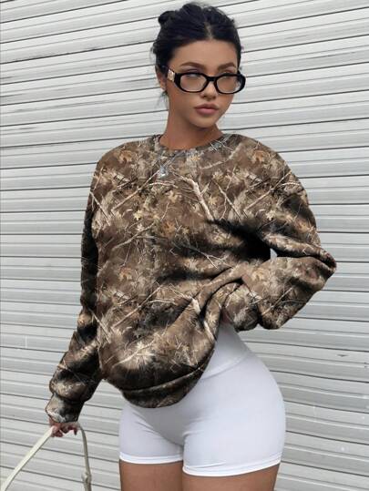 SHEIN EZwear Sudadera de cuello redondo casual con estampado de camuflaje, ramas muertas y hojas de selva, adecuada para otoño e invierno, con mangas largas