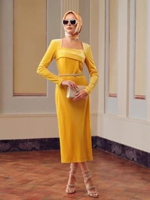 ZEYLAH Vestito midi con scollo quadrato in velluto liscio e arricciatato
