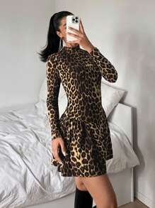 SHEIN EZwear 1 chiếc váy ngắn cổ bẻ họa tiết da báo cho nữ có tay dài - Nhiều màu - Xem 1