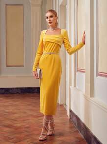ZEYLAH Vestito midi con scollo quadrato in velluto liscio e arricciatato