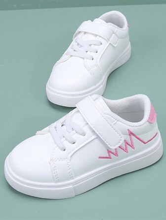 1 双白色女童平底运动鞋，轻便时尚刺绣软底防滑运动鞋