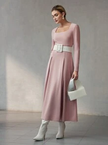 MOTF PREMIUM Einfarbiges Kleid mit quadratischem Ausschnitt, gefalteter Plissee-Glockenform ohne Gürtel - Pink - Übersicht 5