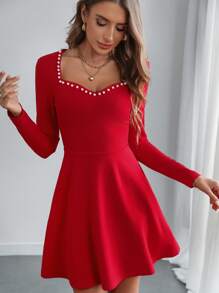SHEIN Privé Váy ngắn thanh lịch cho nữ có trang trí ngọc trai giả, cổ tim, tay dài - Đỏ - Xem 5