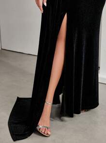 SHEIN Belle 优雅天鹅绒大码露肩荷叶边长款晚礼服，黑色正式舞会礼服，适合婚礼嘉宾、毕业典礼、晚宴