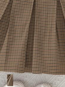 SHEIN Váy dài tay xếp ly cổ bẻ màu nâu giản dị cho bé gái. Phần eo và gấu váy xếp ly tạo điểm nhấn thời trang cho tổng thể, thể hiện phong cách thanh lịch của các bé gái. Thiết kế tay dài phù hợp để mặc vào mùa thu đông, mang lại sự thoải mái. Chiếc váy giản dị này phù hợp để các bé gái mặc trong nhiều dịp khác nhau, vừa thời trang vừa thoải mái. - màu nâu - Xem 5