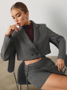 SHEIN Unity 2 piezas Blazer corto a rayas gris + Pantalones cortos asimétricos Traje de negocios informal de invierno para mujer - Gris Oscuro - Ver 5