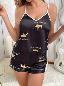Set de pijama de 2 piezas con camiseta de tirantes y pantalones cortos con estampado de corona y ribete de contraste en seda artificial
