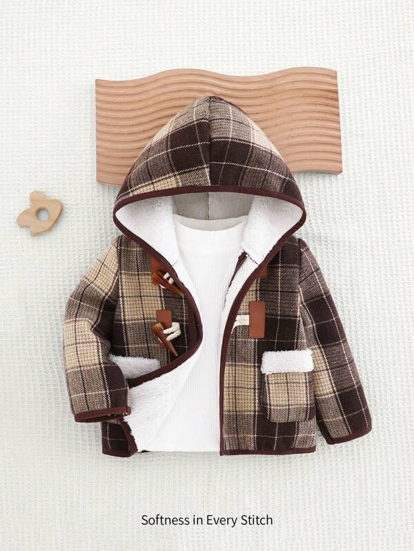 Cozy Pixies Veste à capuche décontractée et polyvalente pour bébé garçon, avec boutons de corne en résine et couleurs contrastées, vêtements d'automne