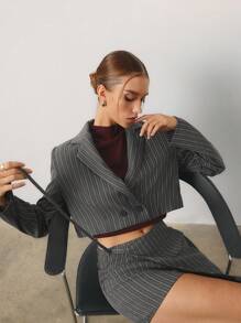 SHEIN Unity 2 piezas Blazer corto a rayas gris + Pantalones cortos asimétricos Traje de negocios informal de invierno para mujer - Gris Oscuro - Ver 4