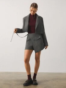 SHEIN Unity 2 piezas Blazer corto a rayas gris + Pantalones cortos asimétricos Traje de negocios informal de invierno para mujer - Gris Oscuro - Ver 8