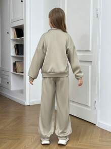 SHEIN 2 件 Tween 女童休闲宽松连帽衫和抽绳裤套装 - 卡其色 - 查看 2