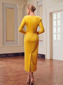 ZEYLAH Vestito midi con scollo quadrato in velluto liscio e arricciatato