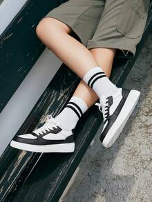 Beok 女士时尚百搭白黑撞色低帮休闲运动鞋万圣节圣诞节学生鞋滑板鞋秋冬休闲运动鞋 - 黑與白 - 查看 2