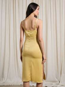 AiiRZ فستان متوسط الطول مطابق للجسم ذو شق جانبي مع حواف غير متناظرة واطراف سباغيتي من القماش الأطلسي - أصفر - مشاهدة 2