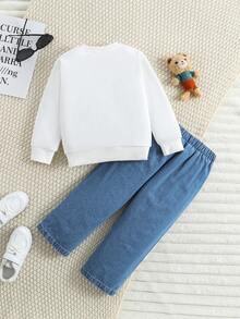 SHEIN 2 件套男童休闲装 - 刺绣字母套头运动衫和复古蓝色字母印花牛仔裤，适合 4-7 岁秋季和春季 - 白色 - 查看 2