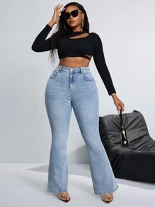 SHEIN SXY Plus Size Women Pocketed Flare Casual Versatile Jeans