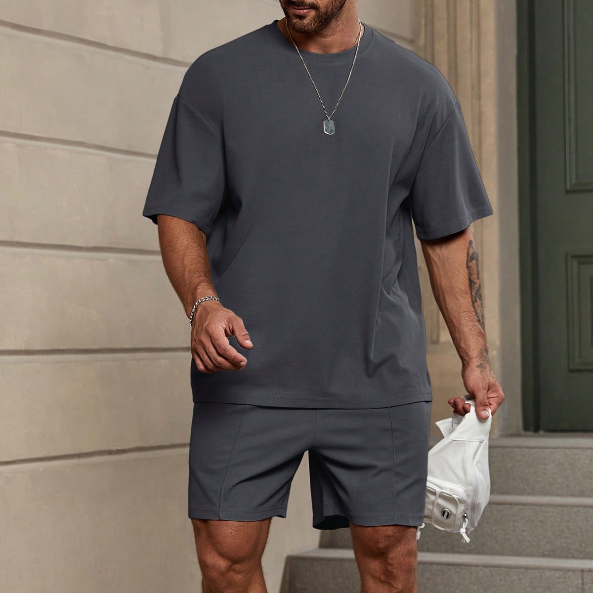 Conjunto cómodo de camiseta lisa y pantalones cortos con cordón en la cintura para hombre