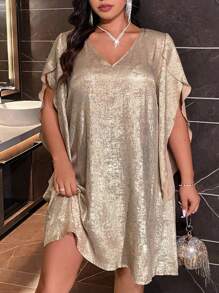 大码 V 领荷叶边短款休闲连衣裙，适合度假