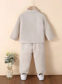 男婴休闲装，柔软透气浅色中式斜襟纽扣设计衬衫，可调节腰部裤子