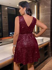 Plus Size Women V-Neck Shiny Luxurious Sleeveless Party Dress - Burgundy - View 2