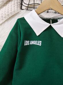 SHEIN 2 件套女童黑色字母印花领运动衫和白色褶皱迷你裙，时尚可爱的春/秋/冬装 - 墨綠色 - 查看 3