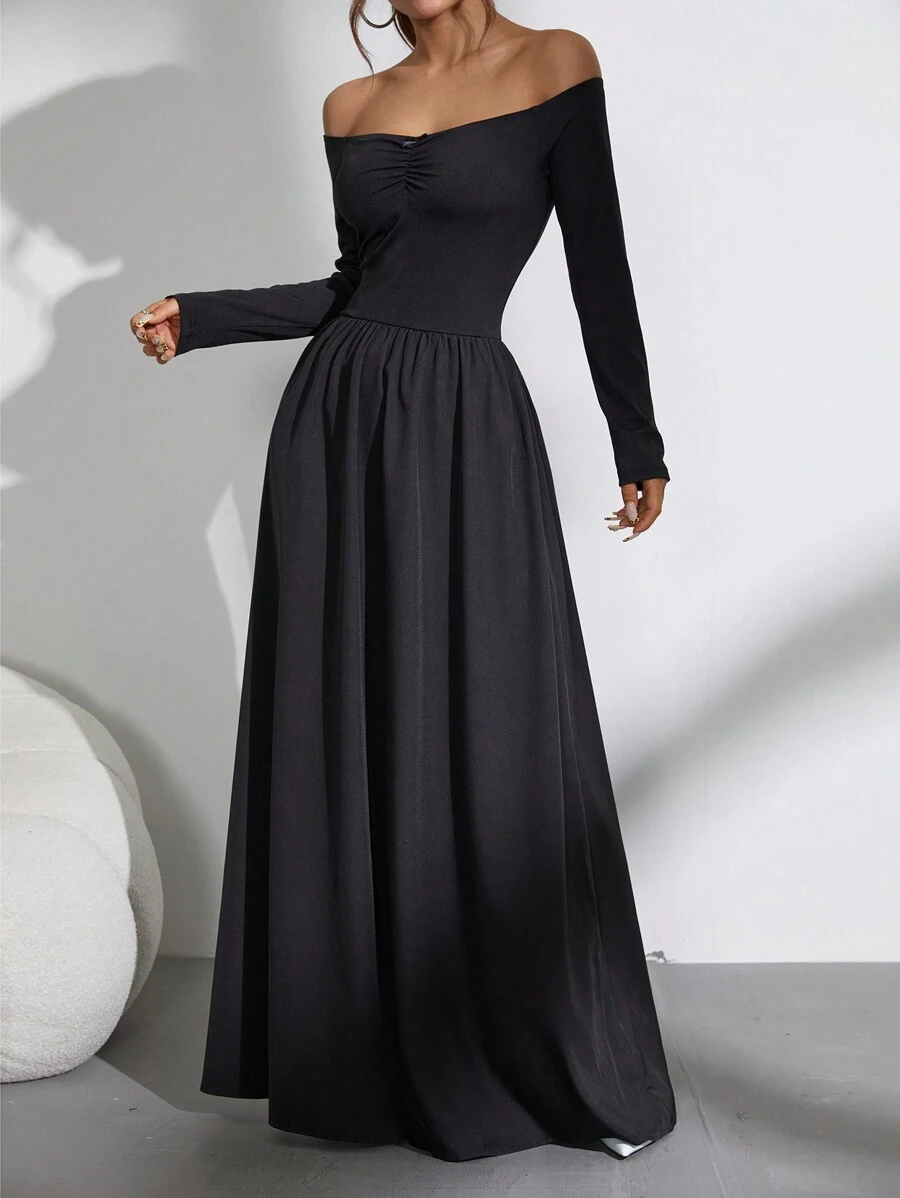 SHEIN Black Friday x Star Picks SHEIN Unity Gaun Off-Shoulder Minimalis Elegan Lengan Panjang Warna Polos dengan Detail Kerut, Kasual untuk Pemakaian Sehari-hari - Hitam - View 1
