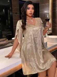 大码 V 领荷叶边短款休闲连衣裙，适合度假