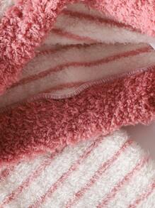 SHEIN Vintaside Kids 女婴条纹毛绒长袖家居服，冬季