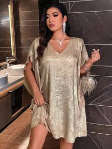 大码 V 领荷叶边短款休闲连衣裙，适合度假