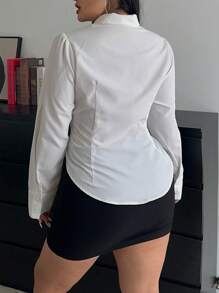 Flirla Chemise blanche unie à manches longues avec poche pour femmes grandes tailles - Blanc - Voir 5