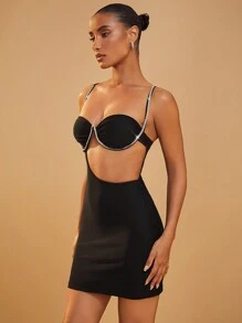 SHEIN Unity Vestido mini con detalle de recorte de pedrería debajo del busto y diseño calado - Negro - Ver 5