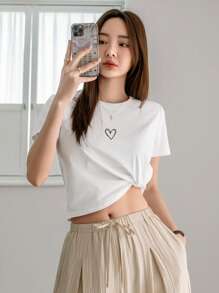 DAZY 1 件女式心形印花圆领短袖 T 恤，休闲日常夏季穿着，女式短款上衣 - 白色 - 查看 4