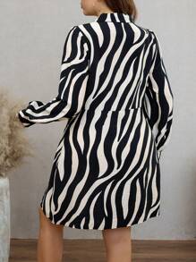 SHEIN LUNE Váy sơ mi tay dài in họa tiết sọc ngựa vằn cỡ lớn, trang phục dự tiệc mùa thu cho nữ, trang phục ngày lễ, váy dự tiệc ngày lễ - Màu be - Xem 2