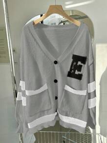 SHEIN Unity 女式休闲拼色双口袋字母压纹纽扣正面开衫，秋冬 - 灰色 - 查看 3