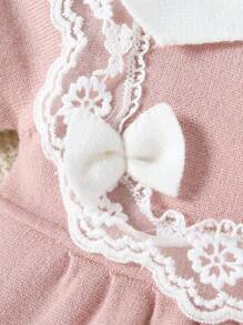 女婴毛衣连体衣，针织长袖连体衣，配裤子和帽子，柔软保暖，适合秋冬季。粉色，优雅蕾丝边饰，蝴蝶结装饰，荷叶边下摆，时尚别致，适合日常穿着，室内、户外、旅行 - 粉色 - 查看 4