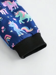 SHEIN Baby Mädchen Jacke mit umkehrbarem Einhorn Muster, eine Seite mit Einhorn Design und die andere Seite in Vollton, thermisch gefüttert für warmen Wintergebrauch, Kapuzendesign für zusätzliche Wärme, Reißverschlussschluss für einfaches An- und Ausziehen, geeignet für den täglichen Gebrauch, Outdoor-Aktivitäten, Kindergarten und Familientreffen