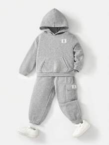 SHEIN 年轻男孩 2 件套休闲学院风舒适时尚实用百搭字母印花羊毛连帽运动衫和裤子套装，适合开学第一天、校服、服装、返校、日常穿着、秋冬季 - 灰色 - 查看 4