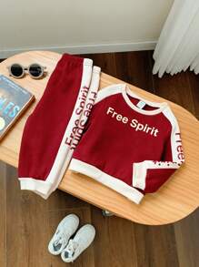 SHEIN Bộ 2 quần dài tay dệt kim mềm mại in chữ màu đỏ tía tương phản cho bé trai/bé gái, cổ tròn, màu sắc Giáng sinh, cơ bản, đa năng, thường ngày, sang trọng, thích hợp mặc ở nhà, ngoài trời, đi học - Màu Đỏ Sâu - Xem 6