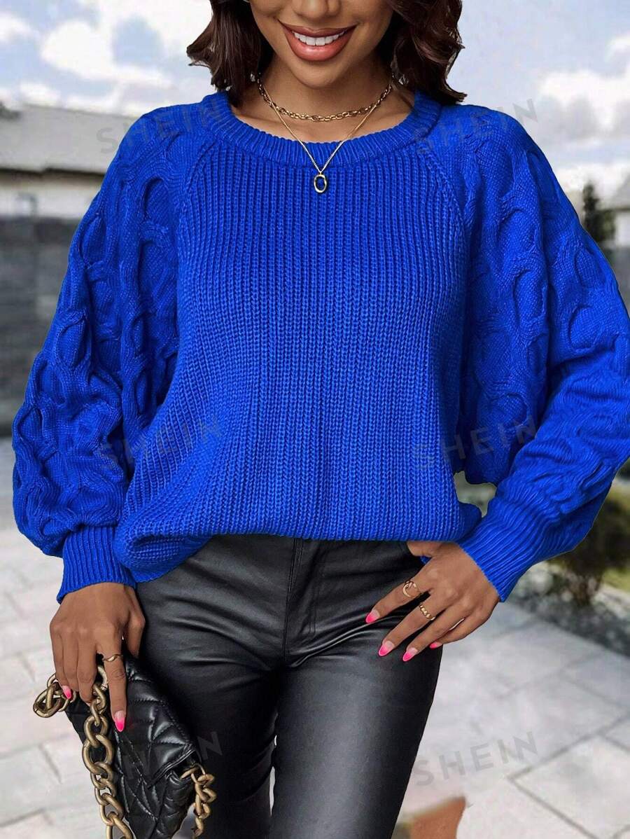 Chiquease Suéter de cuello alto azul marino bordado con cuentas