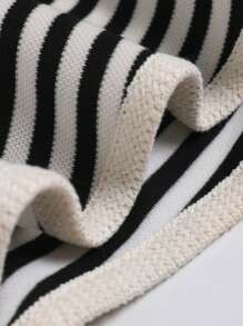 SHEIN BASICS 1pc Women Casual Solid Color Knit Striped Loose Shorts