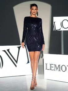 Allover Print Backless Sequin Bodycon Dress - Black - View 4