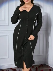 Modelyn Vestido de manga larga con escote en V, abotonadura delantera y adorno de color contrastante para tallas grandes - Negro - Ver 1