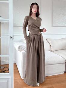 DAZY 2 Stücke/Set Damen einfaches V-Ausschnitt Plissee T-Shirt und weite Hose, Herbstkleidung Trainingsanzug Damen Set Loungewear für Damen - Kaffeebraun - Übersicht 3