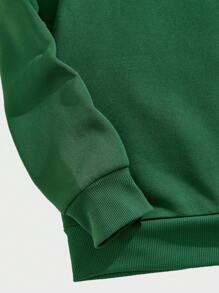 Manfinity Homme Christmas Snowflake & Reindeer Family Print Crew Neck Standard Fit Casual Pullover Sweatshirt, Green